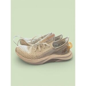 New Balance Women's DynaSoft Nergize Sport v2 Shoe in White Size 5 Salt/Natural